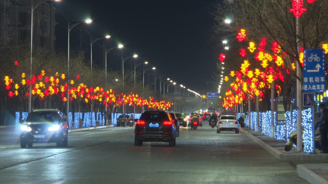 多彩花燈用鎳裝扮起來(lái)，看燈慶祝節(jié)日